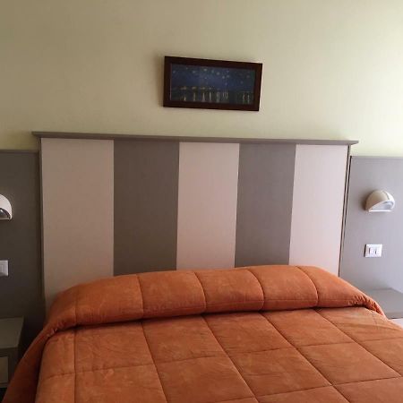 Hotel Laila Cesenatico Kültér fotó