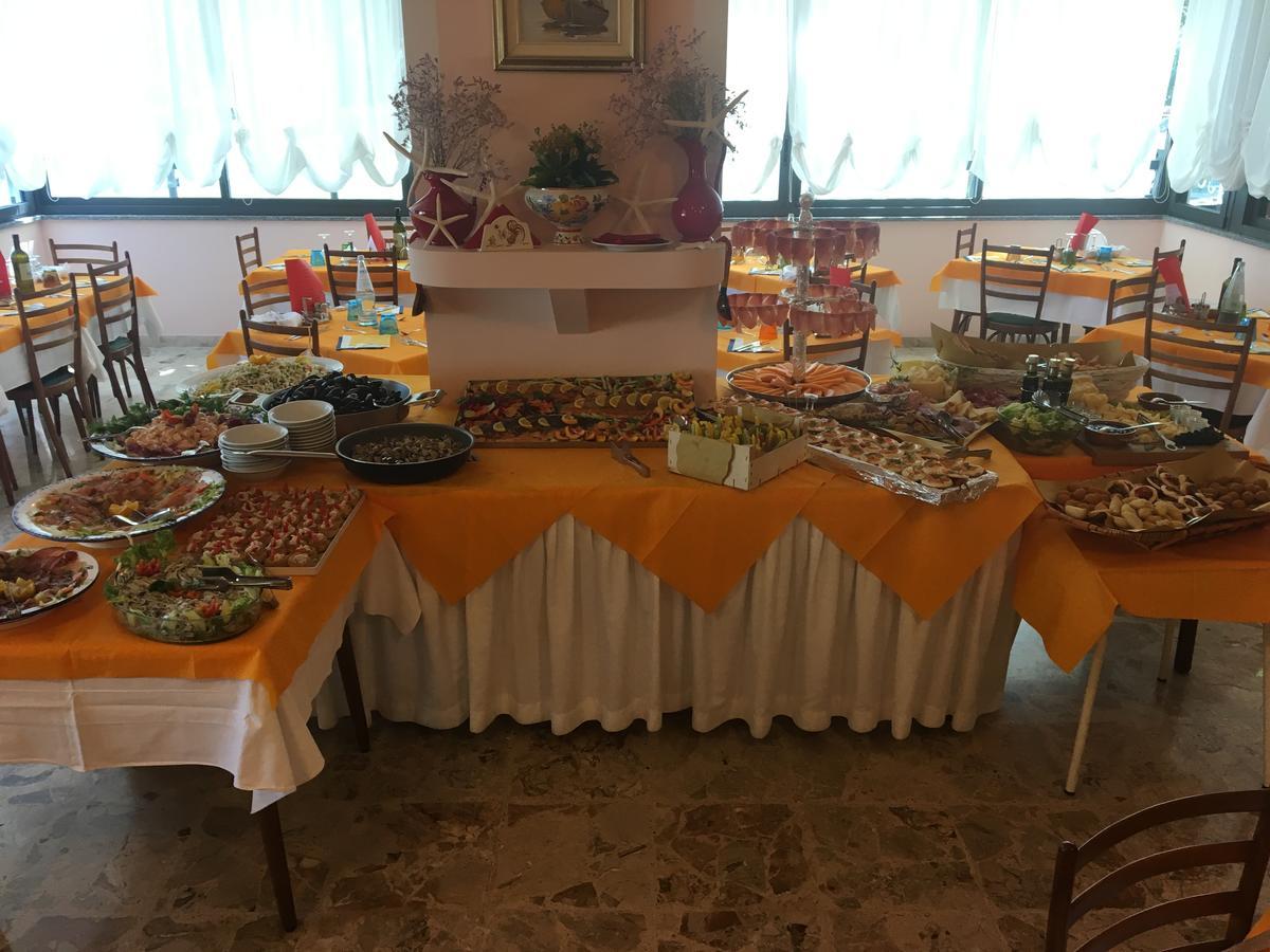 Hotel Laila Cesenatico Kültér fotó