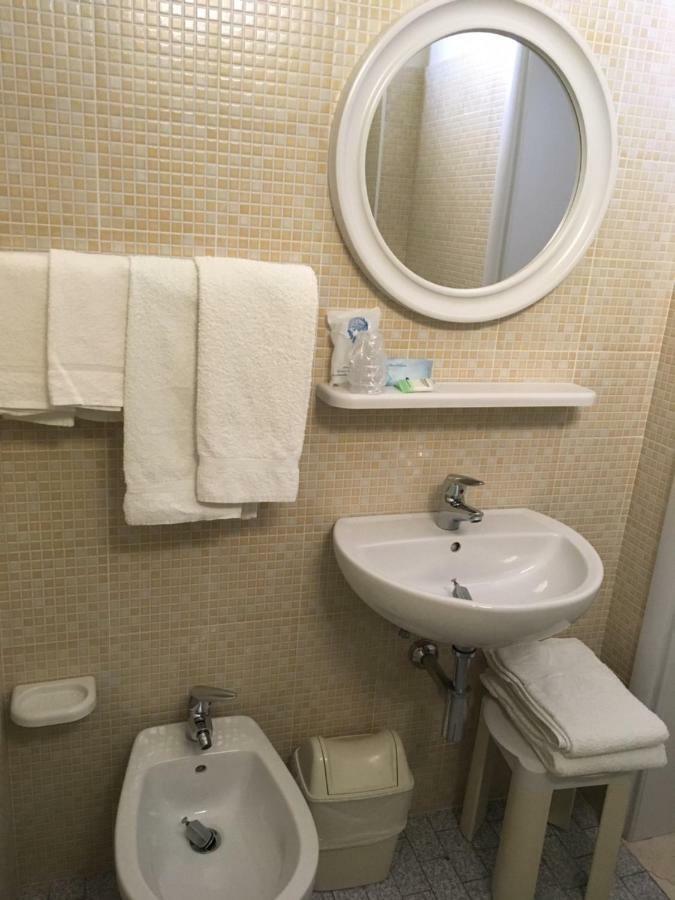 Hotel Laila Cesenatico Kültér fotó