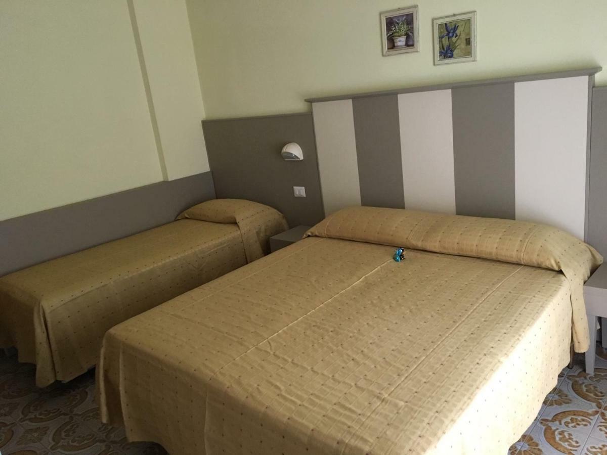 Hotel Laila Cesenatico Kültér fotó