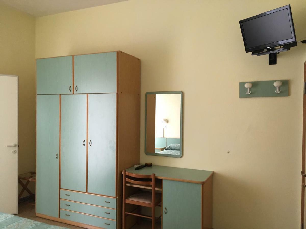 Hotel Laila Cesenatico Kültér fotó